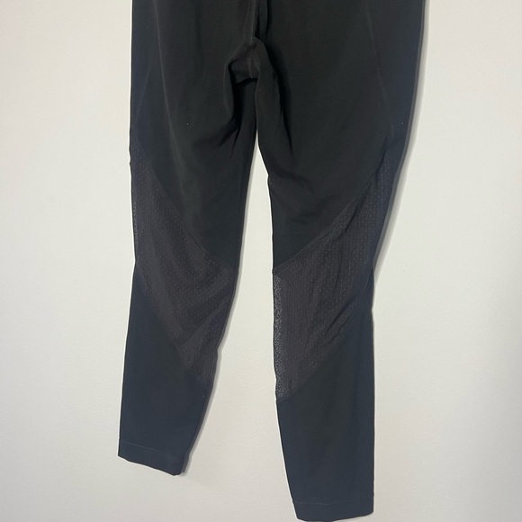 Athleta Black Mesh Shine Salutation 7/8 Tight Black Leggings Yoga Workout Medium - Picture 5 of 8